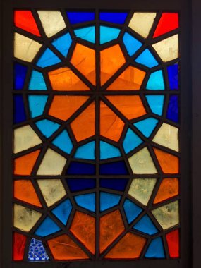 Tbilisi görünüm penceresinde güzel çok renkli mozaik 