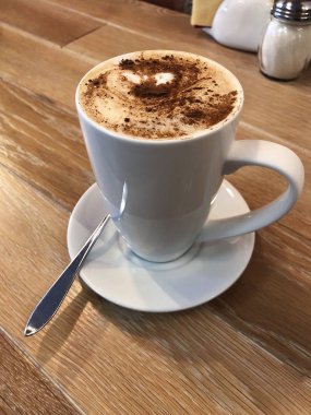 Tarçın kafede lezzetli kahve latte 