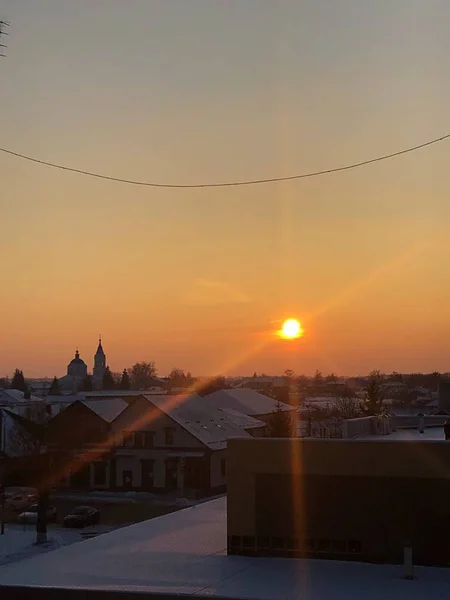 Prachtig Uitzicht Zonsondergang Kerk Het Dorp — Stockfoto