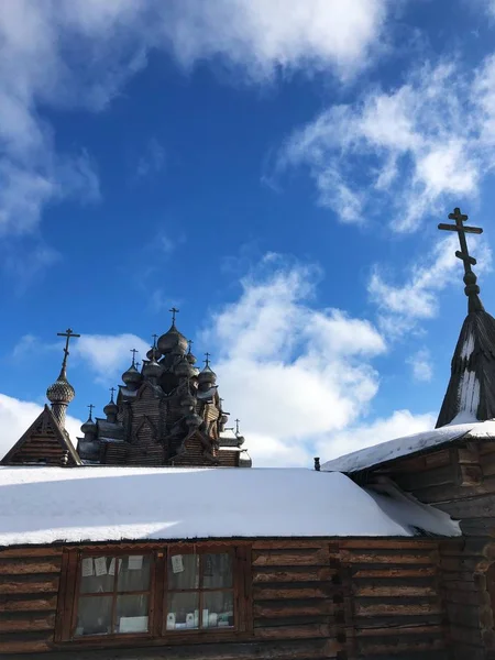Деревянная Церковь Деревне Зимой — стоковое фото