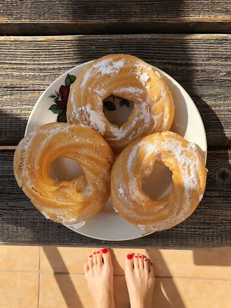 Delicious Doughnuts Vanilla Cream Table — Stock Photo, Image