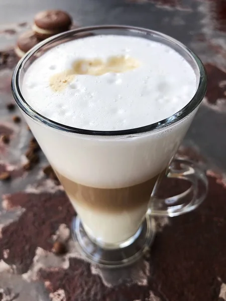 Köstlicher Latte Kaffee Mit Schokoladenkeksen Ansicht — Stockfoto