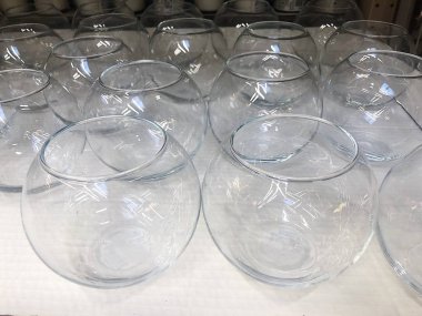 Dükkanda cam vazolar yakın yukarı 