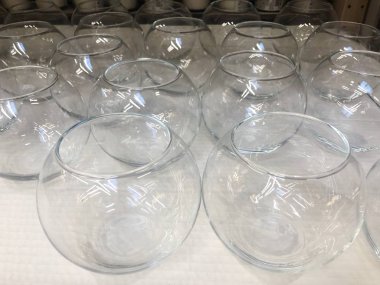 Dükkanda cam vazolar yakın yukarı 