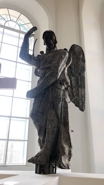 Schöne Steinerne Statue Eines Engels Der Kirche — Stockfoto