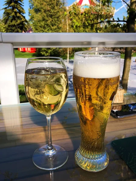 White Wine Beer Table — Stock Photo, Image