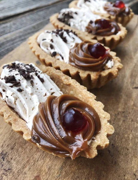 Deliziose Torte Con Crema Frutti Bosco Cioccolato — Foto Stock