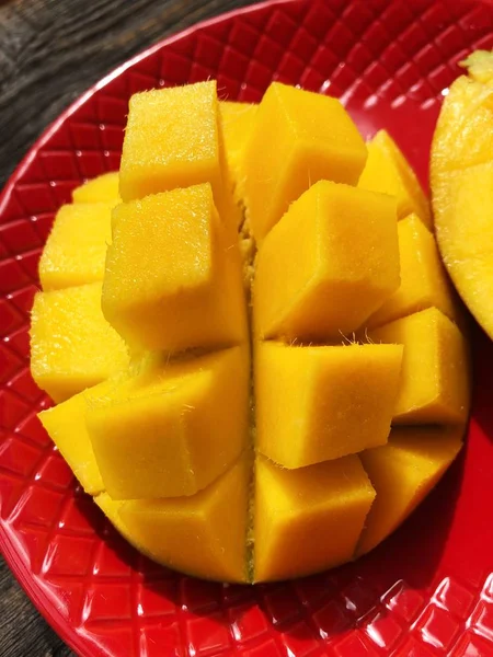 Tasty Juicy Mango Red Plate — Stock Photo, Image