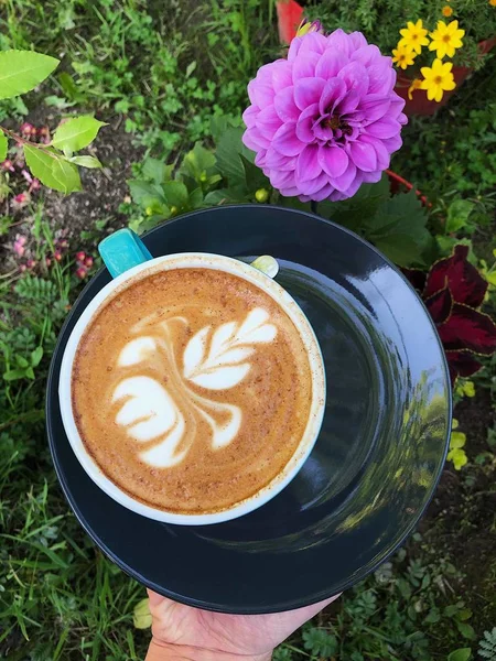 Delicioso Cappuccino Belas Flores Café — Fotografia de Stock