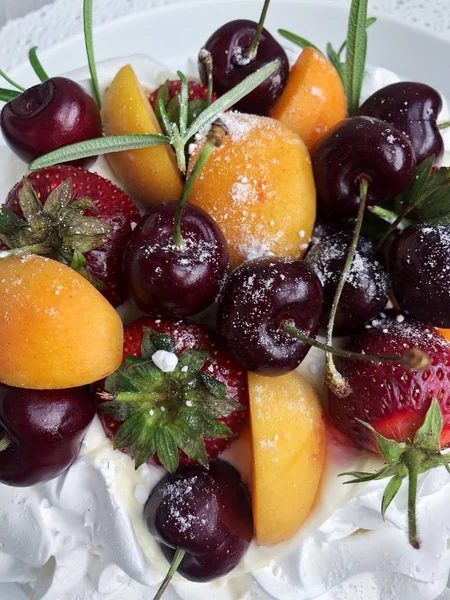 Delicious Cake Meringue Berries Table — Stock Photo, Image