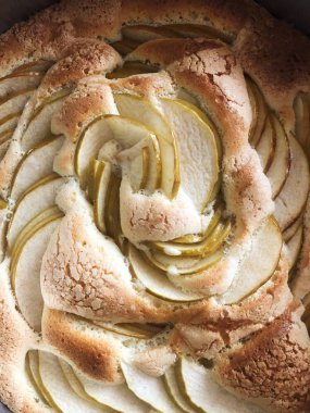 Masada elma ile lezzetli elma pasta