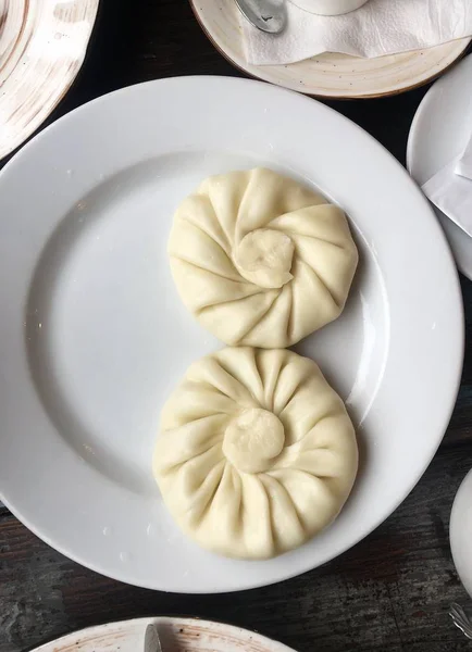 Heerlijke Dumplings Een Bord Het Café — Stockfoto
