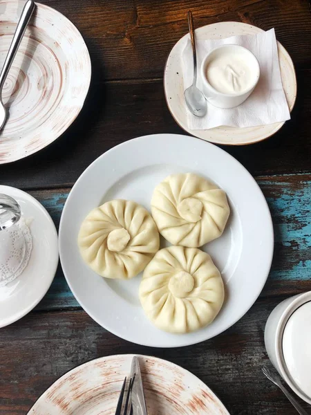 Kafede bir tabak lezzetli köfte