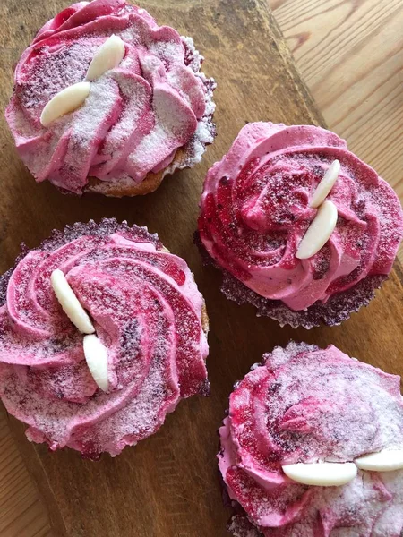 Deliciosos Pasteles Con Crema Cereza Mermelada — Foto de Stock