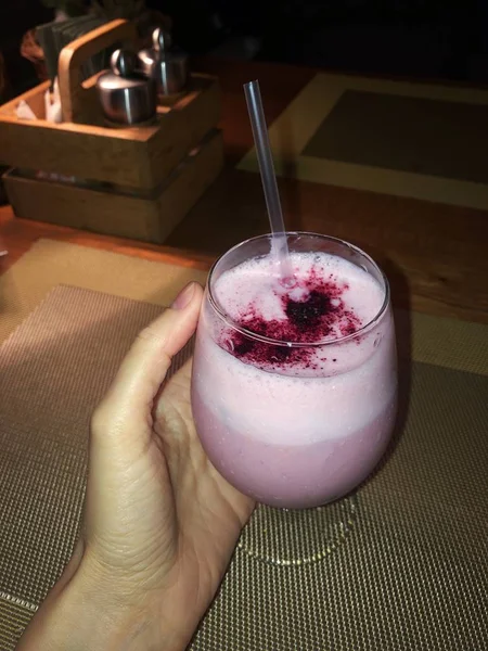 Läcker Hallon Cocktail Med Alkohol Bordet — Stockfoto