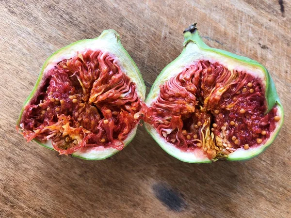 Deliciosos Figos Verdes Frutas Mesa Madeira — Fotografia de Stock