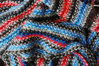 Güzel mavi ve kırmızı eşarp yakın görünüm