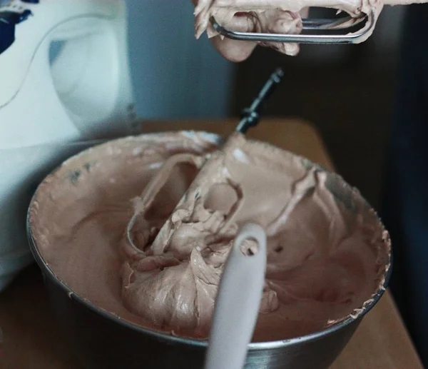 Смачний Шоколадний Крем Мікшером Кухні — стокове фото