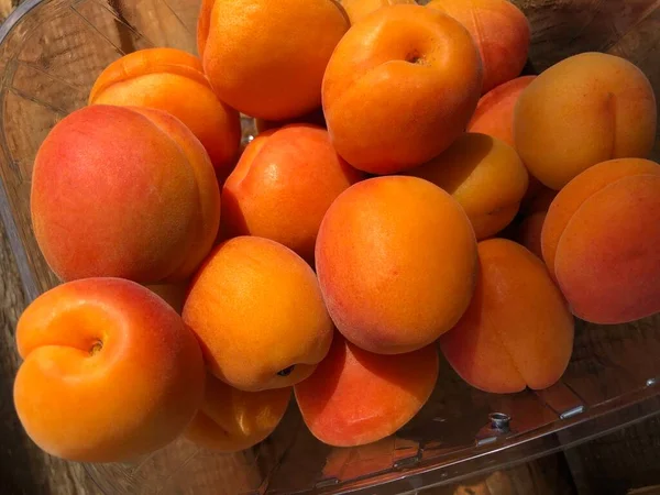 Delicious Fresh Apricots Table Macro — Stock Photo, Image