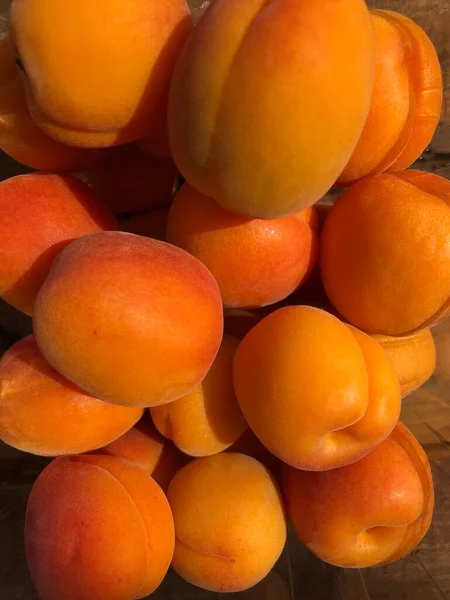 Delicious Fresh Apricots Table Macro — Stock Photo, Image