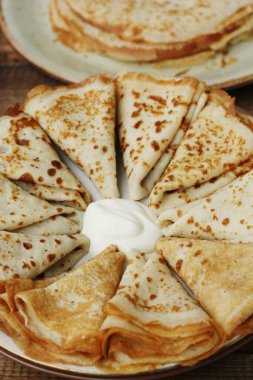 Ekşi kremalı leziz taze krep. 