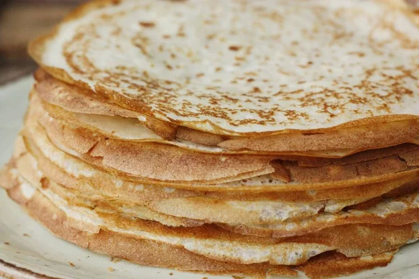 Köstlicher Frischer Crêpe Auf Dem Teller — Stockfoto