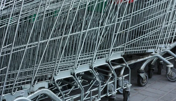 Carros Hierro Para Productos Cerca Tienda — Foto de Stock