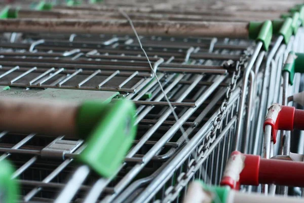 Carros Hierro Para Productos Cerca Tienda — Foto de Stock