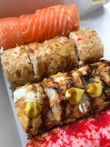 Läcker Sushi Med Fiskkaviar Och — Stockfoto