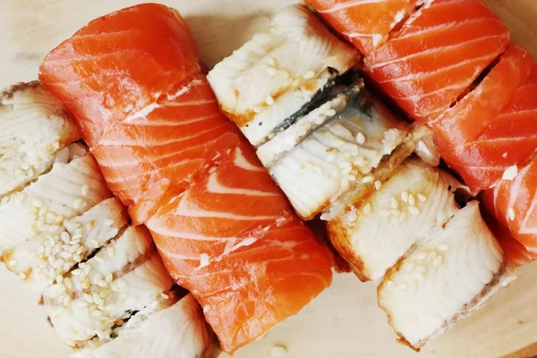 Delicioso Sushi Con Caviar Pescado Anguila —  Fotos de Stock