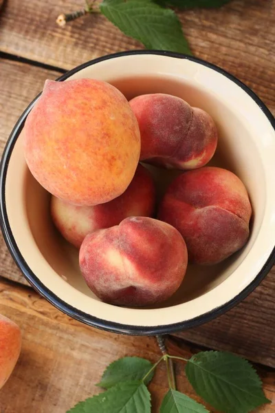 Juicy Peaches Wooden Table Macro — Stock Photo, Image