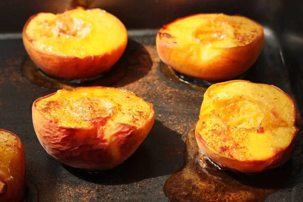 Ballı ve tarçınlı şeftali