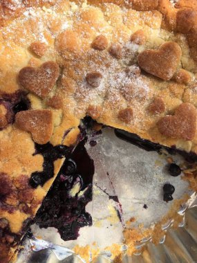 Masada lezzetli yaban mersinli turta.