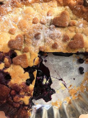 Masada lezzetli yaban mersinli turta.