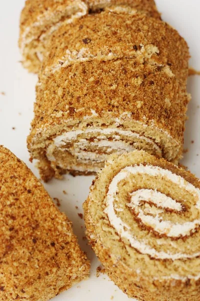 Gâteau Napoléon Frais Dans Une Assiette Blanche — Photo