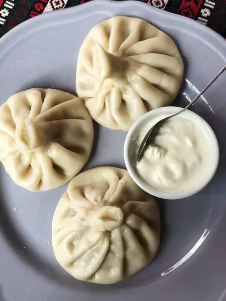 Heerlijke Khinkali Met Vlees Zure Room — Stockfoto