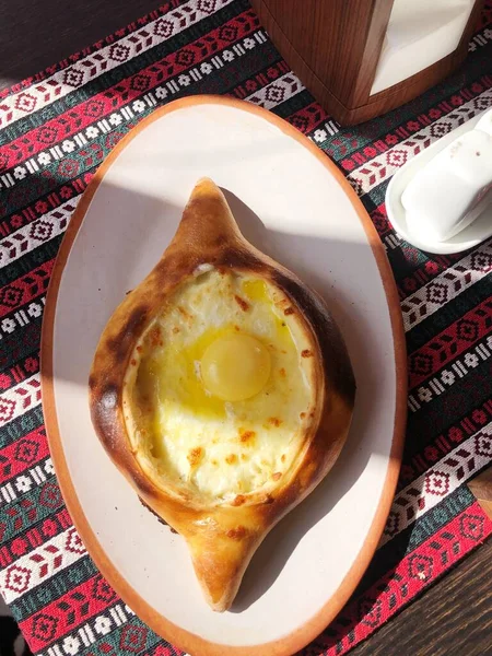 Φρέσκα Γεωργιανά Αρτοσκευάσματα Αυγό Και Τυρί — Φωτογραφία Αρχείου