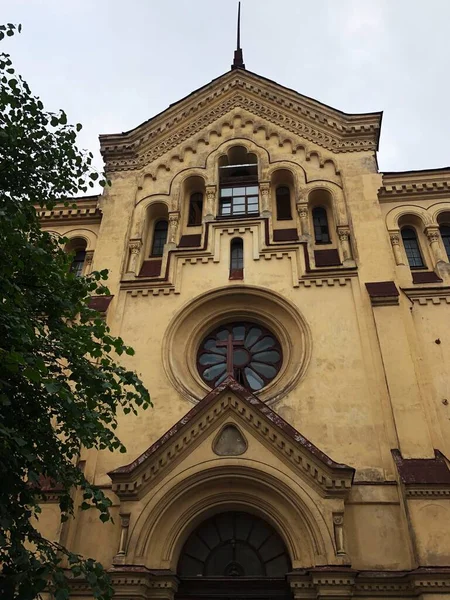 Красивая Старинная Церковь Готическом Стиле — стоковое фото