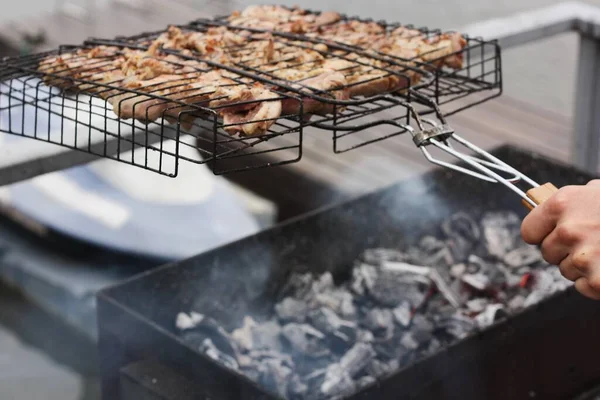 Carne Frango Com Temperos Uma Grelha Churrasco — Fotografia de Stock