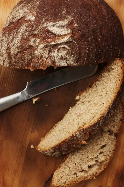 Delicioso Pão Centeio Fresco Mesa — Fotografia de Stock