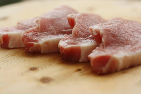 Escalope Cerdo Fresco Una Mesa Madera — Foto de Stock