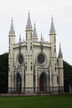 Parktaki güzel gri Gotik Şapeli