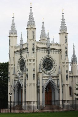 Parktaki güzel gri Gotik Şapeli