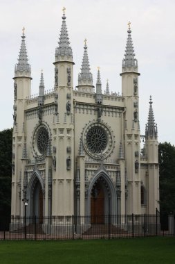 Parktaki güzel gri Gotik Şapeli