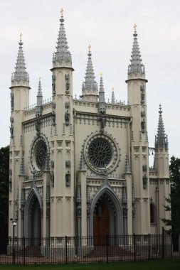 Parktaki güzel gri Gotik Şapeli