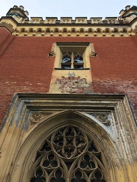 Gotik görünümlü güzel bir ev.