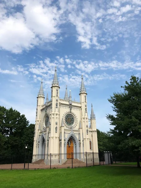 Prachtige Grijze Gotische Kapel Het Park — Stockfoto