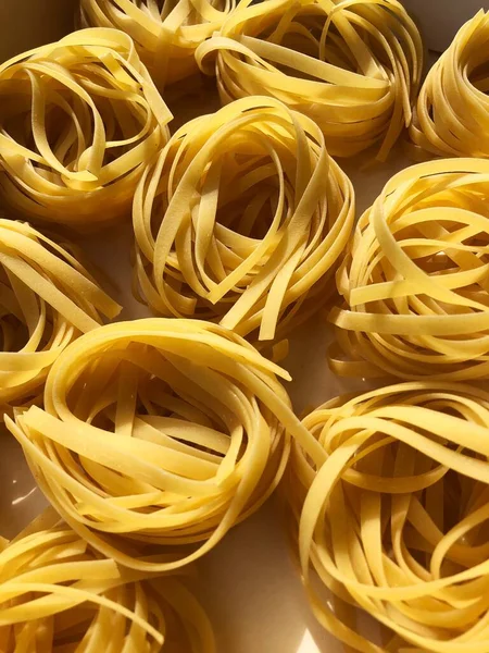 Tagliatelle Pasta Een Witte Doos Macro — Stockfoto