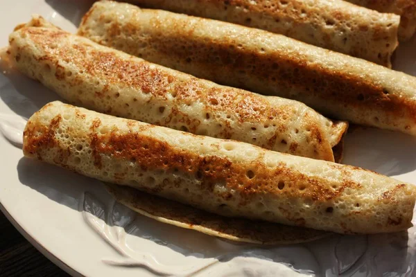 Läcker Crepe Med Kött Vit Tallrik — Stockfoto