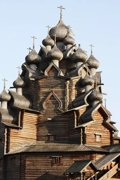 Schöne Aussicht Alte Holzkirche Mit Kuppeln — Stockfoto